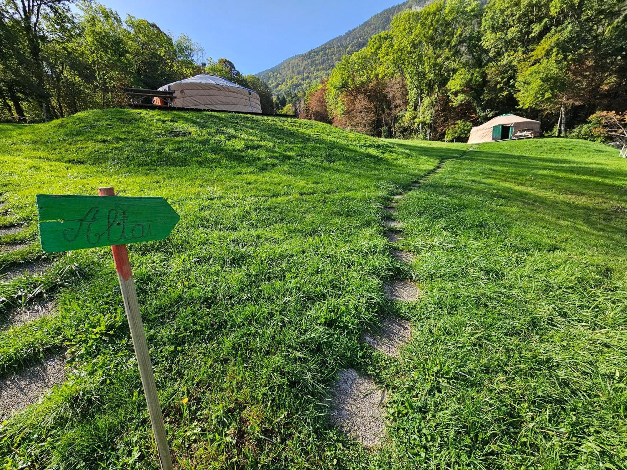 Yourtes Olachat Proche Annecy Faverges Exteriér fotografie